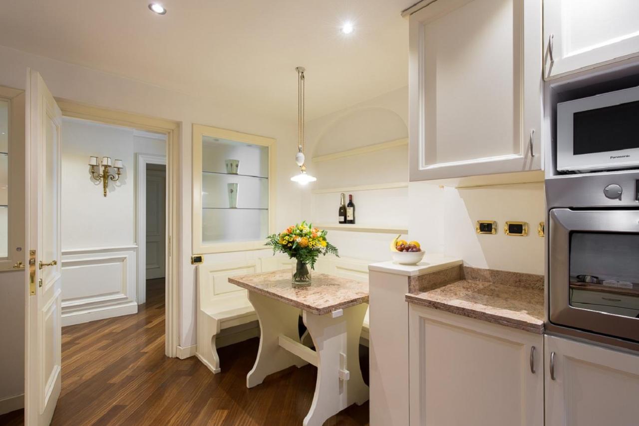 47Luxury Suites - Colosseo Rome Bagian luar foto